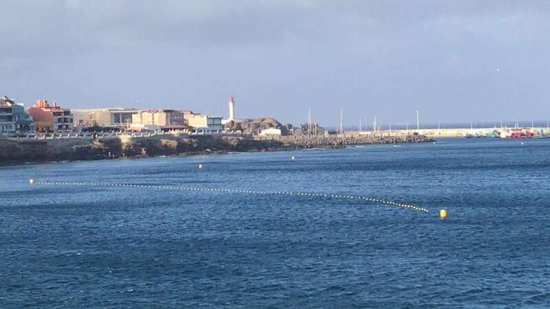 Canal de natación con sus boyas amarillas (Foto TA)